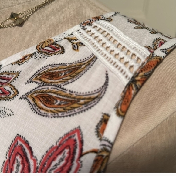 Red and Green Sleeveless Floral Tank Top - Picture 3 of 6